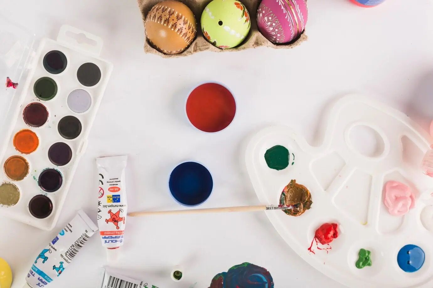 Farben zum Eierfärben